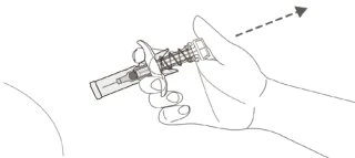Una mano impugna un dispositivo medico a forma di penna inclinato verso l'alto con una freccia tratteggiata che indica il movimento di estrazione