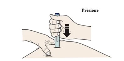 Illustrazione di una mano che preme verticalmente una penna iniettiva sulla pelle con una freccia nera rivolta verso il basso