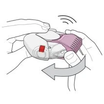 Due mani tengono un dispositivo medico bianco e rosa ruotandolo in senso antiorario come indicato da una freccia grigia curva