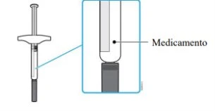 Diagram of a syringe with enlargement of the upper part indicating the liquid content labeled as Medicamento
