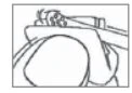 Disegno schematico in bianco e nero che mostra la parte superiore di un corpo umano con una mano che tocca la zona dell'addome