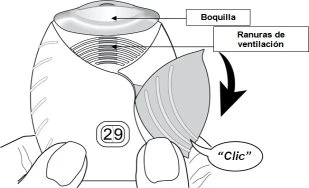 Diagram of a medical device with labels 'Boquilla' and 'Ranuras de ventilación', a black arrow, and the word 'Clic' near the fingers