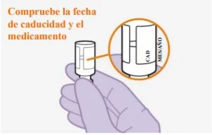 A hand holding a medical vial with a close-up showing the section for the expiration date labeled CAD MES/AÑO