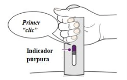 Una mano impugna un dispositivo medico con un indicatore purpureo e una nuvoletta che indica il primer clic