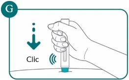 Illustrazione di una mano che impugna una penna iniettiva appoggiata sulla pelle con una freccia verso il basso e la scritta Clic
