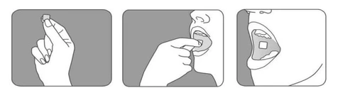 Tre illustrazioni mostrano una mano che preleva una compressa, la inserisce in bocca e la tiene tra i denti per l'assunzione