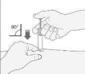 Una mano impugna una siringa per inserirla verticalmente a 90 gradi nella pelle del braccio con l