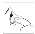 Disegno in bianco e nero che mostra una mano che tocca delicatamente la palpebra inferiore di un occhio aperto per applicare un farmaco
