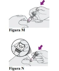 Due disegni mostrano mani che impugnano una siringa con liquido rosa per un'iniezione, con frecce viola che indicano la direzione del movimento