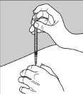 Black and white drawing showing two hands holding a syringe to prepare the