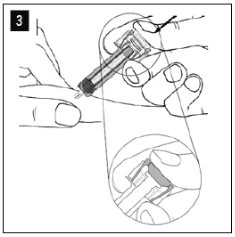 Technical drawing showing two hands holding a syringe to prepare the