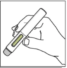 Una mano tiene una penna iniettiva bianca con una finestra trasparente che mostra il liquido all'interno per la somministrazione del farmaco