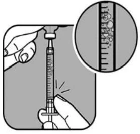 Technical drawing showing a hand holding a syringe with an enlargement highlighting the presence of air bubbles