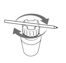 Disegno tecnico di un flaconcino con tappo zigrinato e una matita che ruota attorno ad esso seguendo due frecce circolari in senso orario