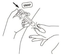 Disegno schematico di mani che impugnano un dispositivo medico per l'iniezione sulla pelle con una freccia e la scritta SNAP che indica un'azione