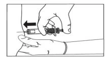 Disegno in bianco e nero di una mano che tiene una siringa orizzontale per iniettare un farmaco nel gluteo con una freccia nera che indica il movimento