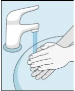 Mani che si lavano sotto un getto d'acqua che esce da un rubinetto bianco sopra un lavandino azzurro chiaro