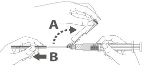 Disegno tecnico che mostra due mani che maneggiano una siringa con una freccia curva A per l'inserimento e una freccia B per il movimento verso sinistra
