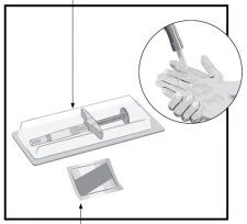 Technical drawing of a syringe in a blister pack with a circular inset showing a gloved hand holding the syringe