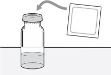 Disegno tecnico di un flaconcino di vetro con liquido e una fiala quadrata che viene spostata verso il tappo tramite una freccia curva