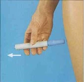 A hand holding a white and light blue cylindrical medical device on a blue background with a white arrow indicating the direction of movement