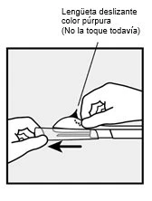 Due mani tengono un dispositivo medico con una linguetta viola da non toccare e una freccia nera che indica il movimento di scorrimento verso sinistra