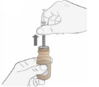 Una mano tiene un flacone con liquido mentre l
