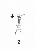 Diagramma tecnico che mostra una siringa con ago posizionata sopra un flacone di vetro con una freccia nera rivolta verso il basso