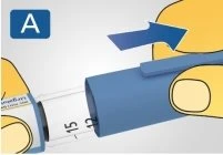 Дві руки надягають синій ковпачок на прозорий медичний пристрій із числовими позначками 12 і 15 та синьою напрямною стрілкою