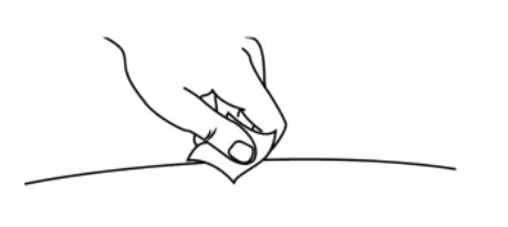 Disegno a linee nere che mostra una mano che preme un fazzoletto o una garza su una superficie curva della pelle