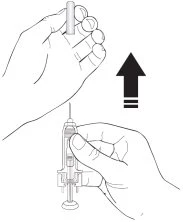 Disegno tecnico che mostra una mano che solleva un cappuccio cilindrico verso l'alto da una siringa impugnata dall'altra mano