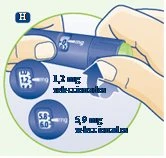 Due mani tengono un dispositivo medico blu con dosaggi indicati di 1,2 mg e 5,8 mg di selexipag su sfondo chiaro circolare