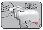 Disegno tecnico che mostra due mani che manovrano un dispositivo medico con un cursore di dosaggio indicato da una freccia nera
