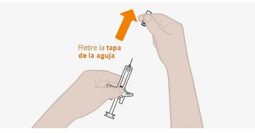 Due mani che maneggiano una siringa con un'indicazione grafica di una freccia arancione rivolta verso l'alto per rimuovere il cappuccio dell'ago