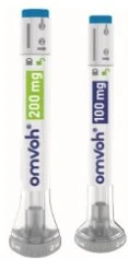Due penne iniettrici Omvoh da 200 mg con etichetta verde e 100 mg con etichetta blu su sfondo bianco