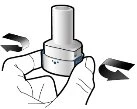 Two hands hold a white inhaler with black curved arrows indicating the rotational movement of the base for the