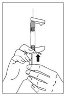 Дві руки тримають шприц із голкою, спрямованою вгору