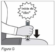 Una mano impugna una penna iniettiva premendola contro la coscia con una freccia nera rivolta verso il basso e una nuvola con la scritta Inicio de clics