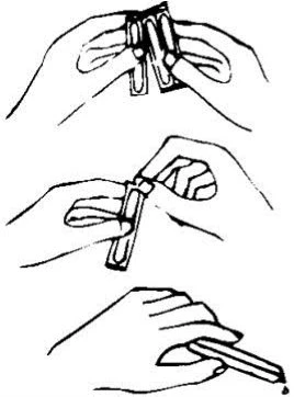 Technical drawing in three steps showing two hands opening a glass vial and one hand holding the vial