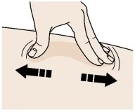 Una mano pizzica la pelle tra pollice e indice con due frecce nere che indicano un movimento laterale di trazione verso l'esterno