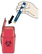 Una mano inserisce una penna iniettiva blu in un contenitore rosso per rifiuti biologici contrassegnato dal simbolo del rischio biologico