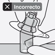 Disegno in bianco e nero che mostra una mano che tiene un flaconcino di medicinale con una croce bianca e la scritta Incorrecto su sfondo scuro
