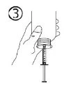Disegno tecnico che mostra una mano che impugna un contenitore cilindrico mentre aziona un pistone con ago verso il basso con il numero 3 in alto