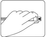Una mano tiene saldamente un dispositivo medico a forma di penna in posizione orizzontale per la somministrazione del farmaco