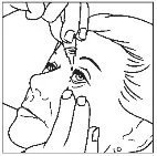 Disegno in bianco e nero che mostra una mano che tiene un flacone per somministrare gocce oculari nell'occhio di una persona anziana