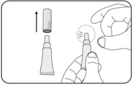 Disegno tecnico che mostra le mani che rimuovono il tappo protettivo da un dispositivo medico con una freccia rivolta verso il basso