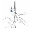 Disegno tecnico che mostra una mano che tiene una siringa con ago rivolto verso un piccolo flacone di vetro tenuto dall'altra mano