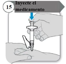 Illustrazione medica con numero 15 e testo che mostra due mani che impugnano una siringa per iniettare il farmaco verso il basso