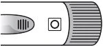 Disegno tecnico di un dispositivo medico bianco con un pulsante circolare centrale e una sezione terminale con scanalature orizzontali