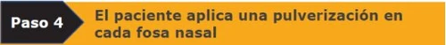 Banner orizzontale con freccia nera a sinistra contenente la scritta Paso 4 e sfondo giallo con il testo El paciente aplica una pulverización en cada fosa nasal
